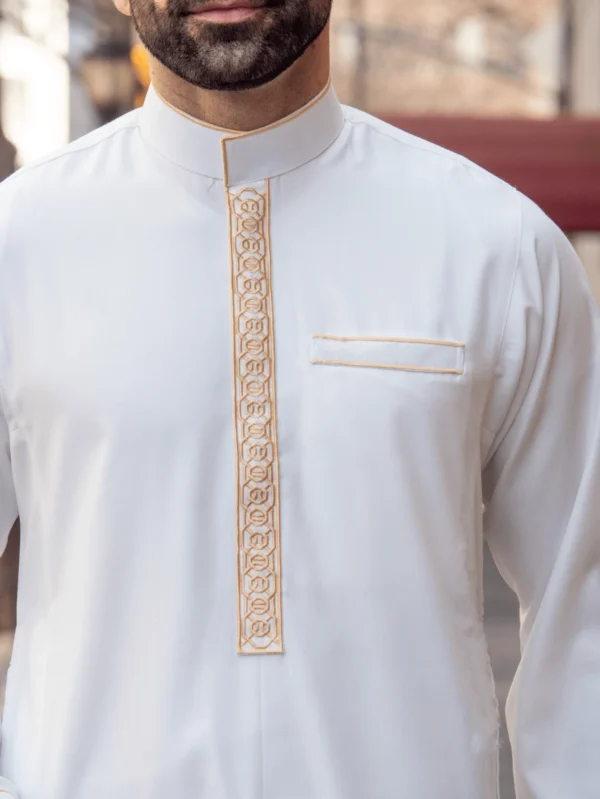 Luxury Embroidered Arab Men’s Thobe Modest Long Sleeve Robe - Image 2